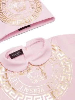 Versace Baby's 2-Piece Beanie & Footie Foil Stamp Logo Set For Kids Pink -Versace Online Shop unnamed file 4408
