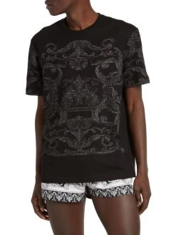 Versace Silver Baroque, Fuchsia & Tawny Baroque T-Shirt For Men 8 Versace Silver Baroque, Fuchsia & Tawny Baroque T-Shirt For Men -Versace Online Shop unnamed file 919